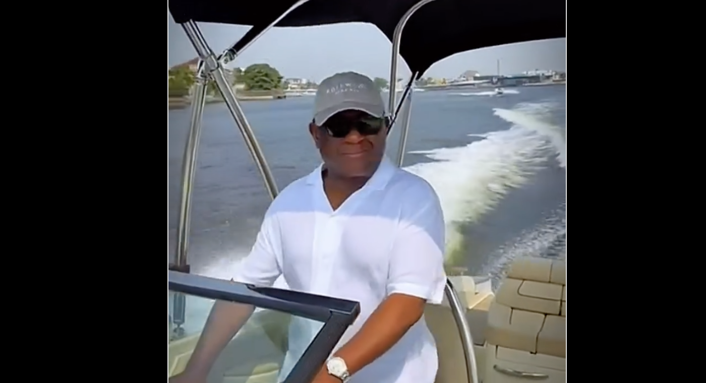 Billionaire Abdul Rabiu chases Lagos waves in llayful Detty December post