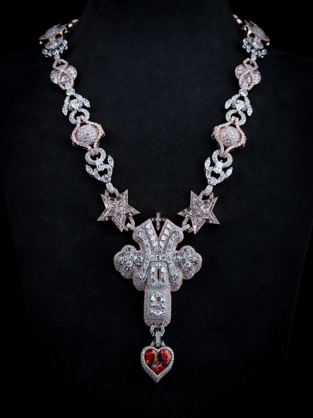 Victor Osimhen gets a flawless VVS1 Diamond '61' necklace